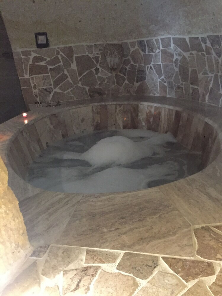 Hotel Oread Cave Suites