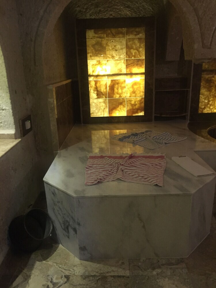 Hotel Oread Cave Suites
