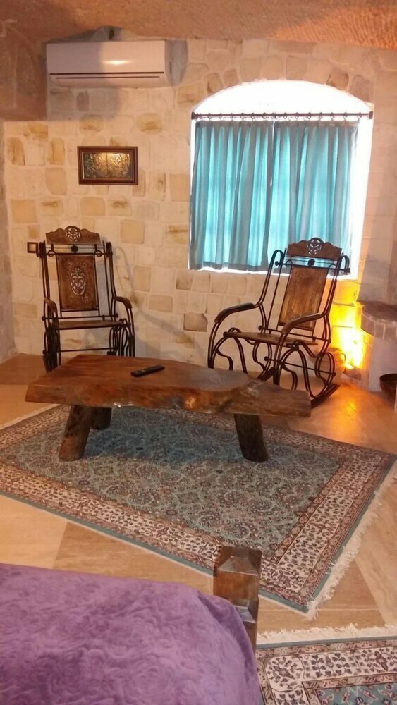 Hotel Oread Cave Suites