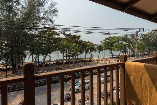 Hotel Jomtien Boathouse
