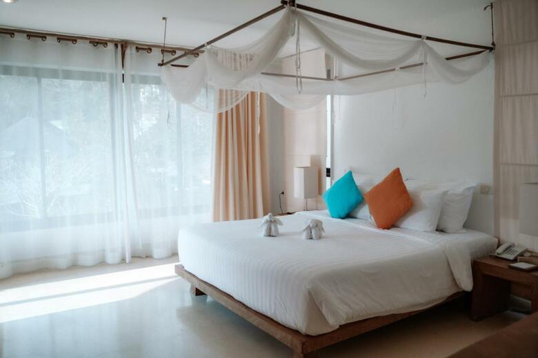 Hotel Aana Resort & Spa