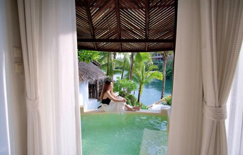 Hotel Aana Resort & Spa