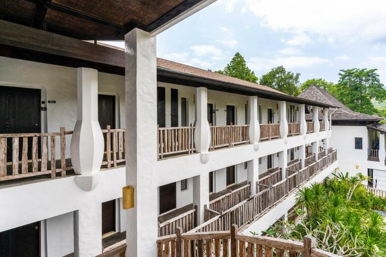 Hotel Aana Resort & Spa