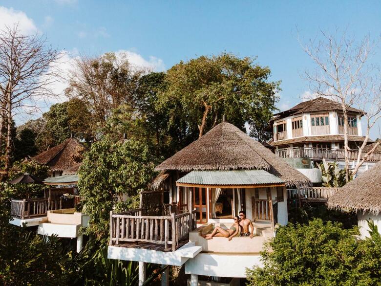 Hotel Aana Resort & Spa
