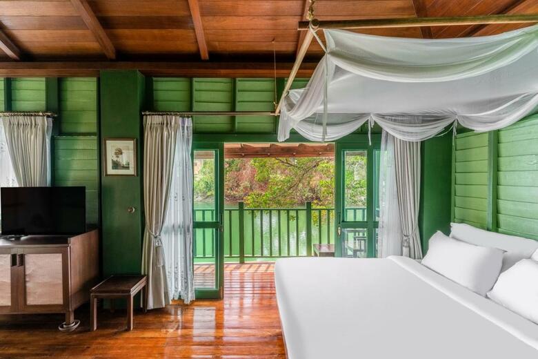 Hotel Aana Resort & Spa