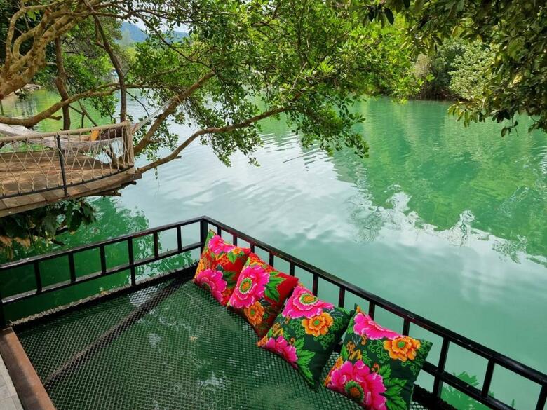 Hotel Aana Resort & Spa