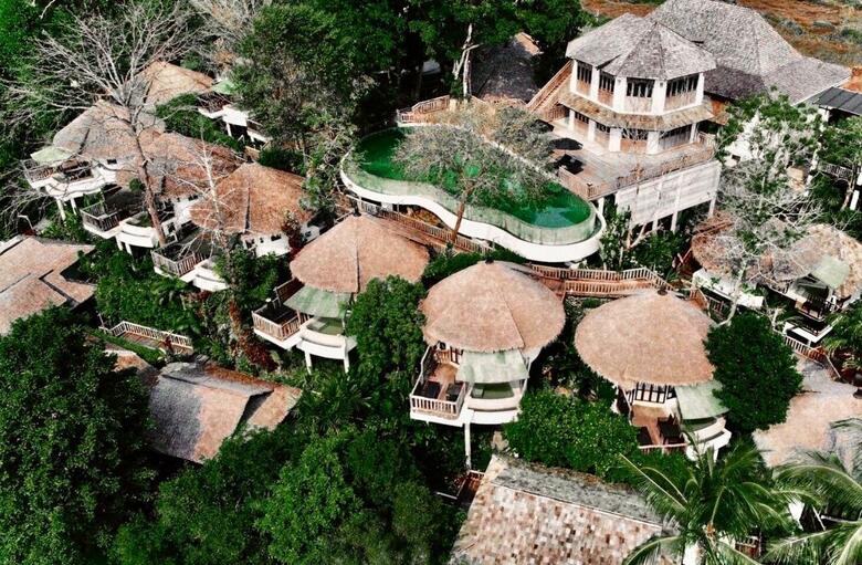Hotel Aana Resort & Spa