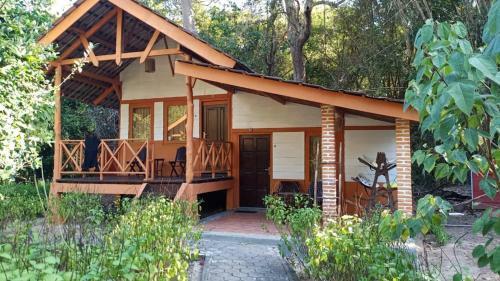 Hostal G-land Joyo's Camp