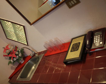 Hotel Karon Cafe Inn