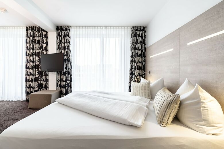 Hotel Demas City