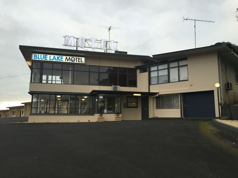 Blue Lake Motel