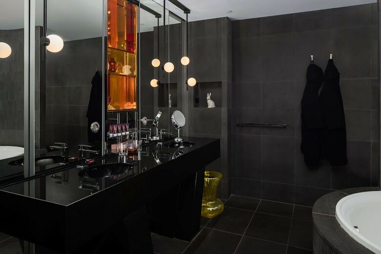 Hotel Qt Sydney