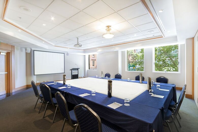 Radisson Hotel & Suites Sydney