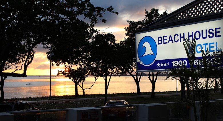 Beach House Motel
