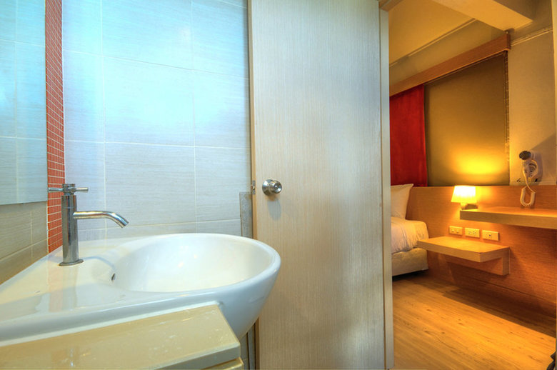 Bs Premier Airport Hotel