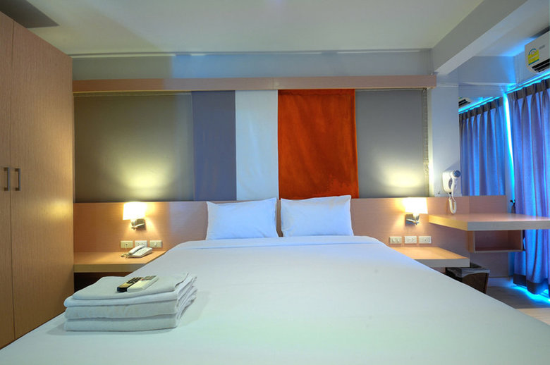 Bs Premier Airport Hotel