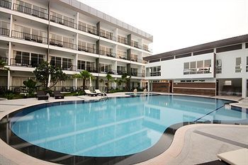 Bs Premier Airport Hotel