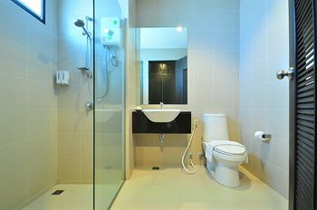 Bs Premier Airport Hotel