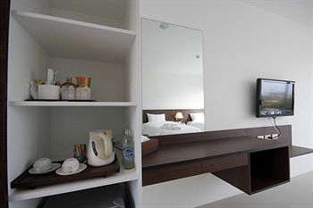 Bs Premier Airport Hotel