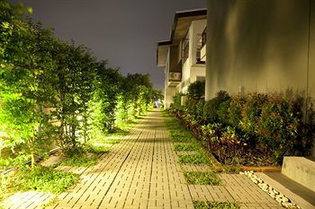 Bs Premier Airport Hotel