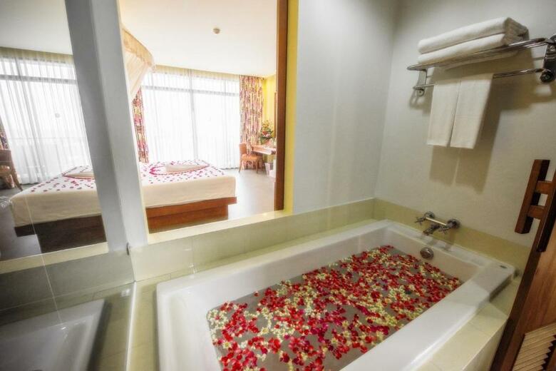 Hotel Karon Phunaka Resort & Spa