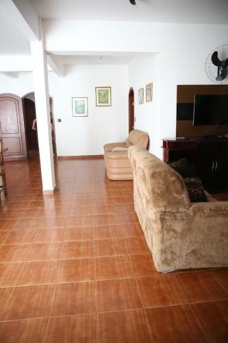 Casa Em �guas De Lind�ia