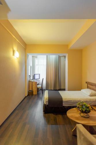 Diplomat Hotel