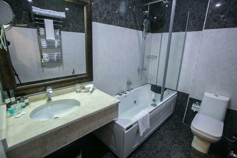 Hotel Emerald