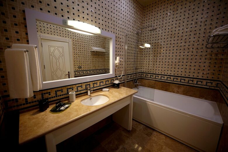 Divan Express Baku Hotel