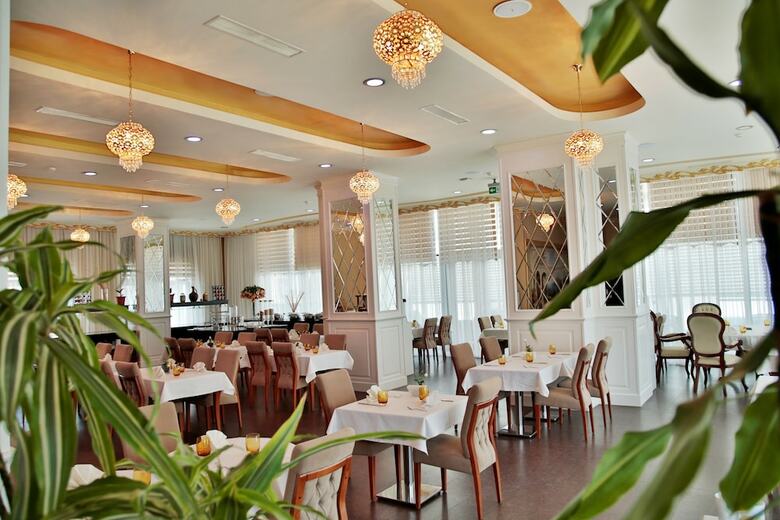 Divan Express Baku Hotel