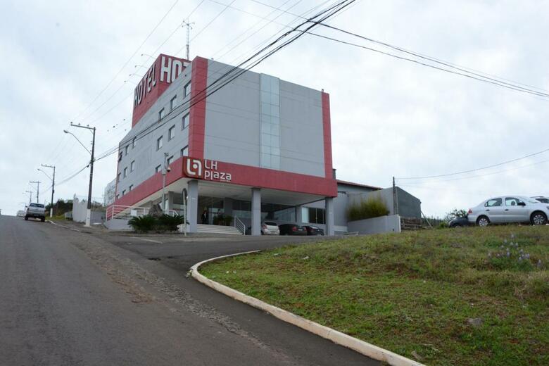 Lh Plaza Hotel