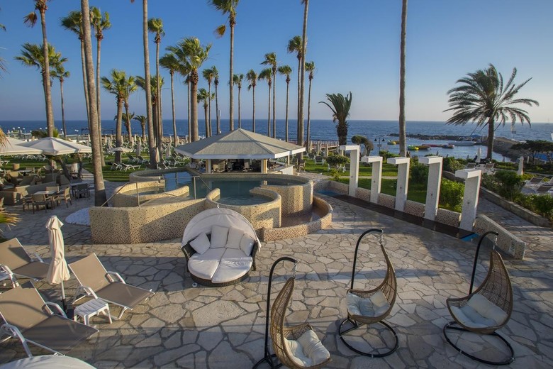 Leonardo Plaza Cypria Maris Beach Hotel & Spa