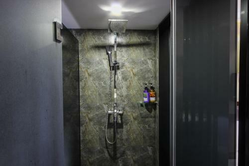 Warm Yes Business Hotel