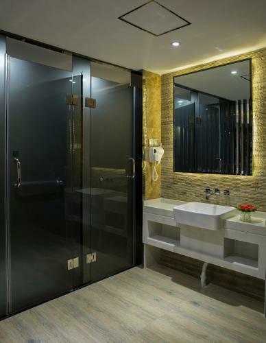 Warm Yes Business Hotel