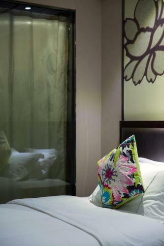 Warm Yes Business Hotel