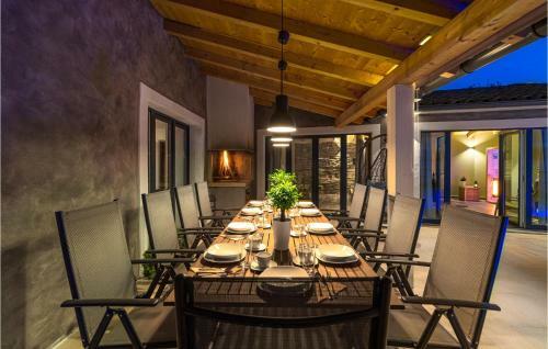 Five-bedroom Holiday Home In Barban