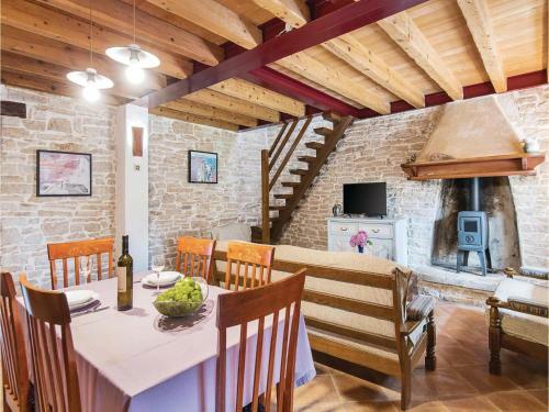 Three-bedroom Holiday Home In Barban