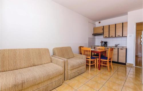 Two-bedroom Apartment In Dramalj