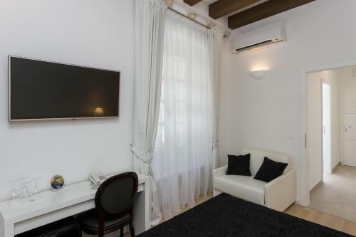Hostal Rooms Klarisa Palace