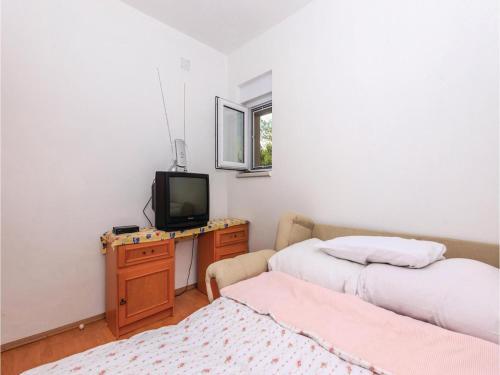 Three-bedroom Apartment In Grizane