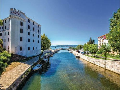 Three-bedroom Apartment In Grizane