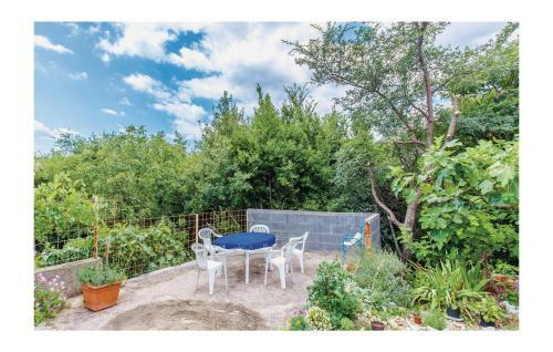 Three-bedroom Apartment In Grizane