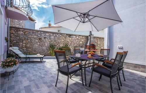 Three-bedroom Holiday Home In Grizane