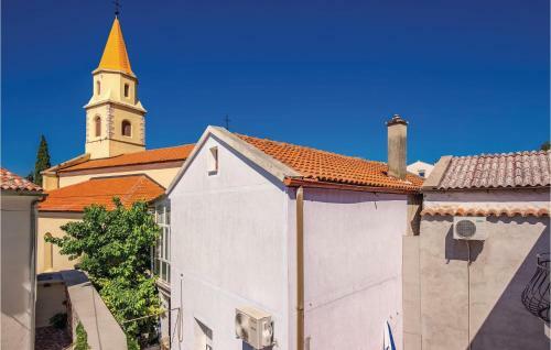 Three-bedroom Holiday Home In Grizane