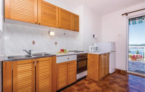 Two-bedroom Apartment In Jadranovo