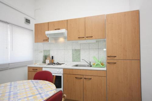 Apartments With A Parking Space Jezera (murter) - 5080
