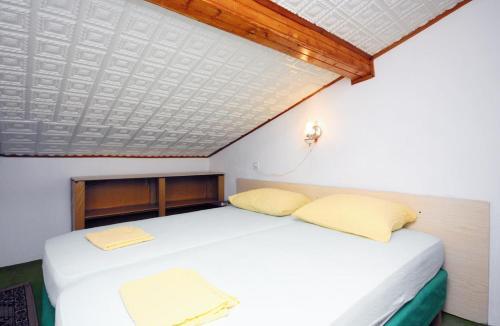 Apartments With A Parking Space Jezera (murter) - 5080