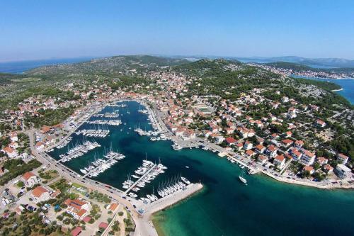 Holiday Home Jezera 5124