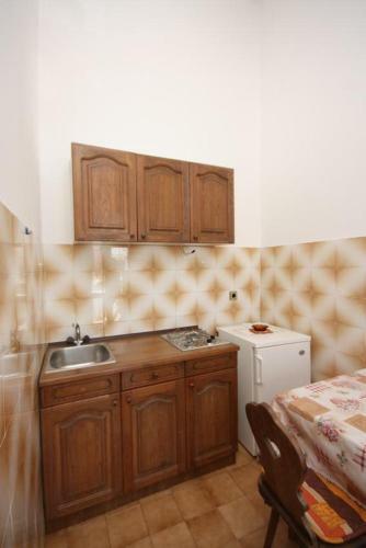 Apartments By The Sea Jezera (murter) - 5123
