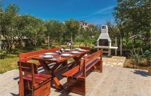 Three-bedroom Holiday Home In Kastel Stafilic